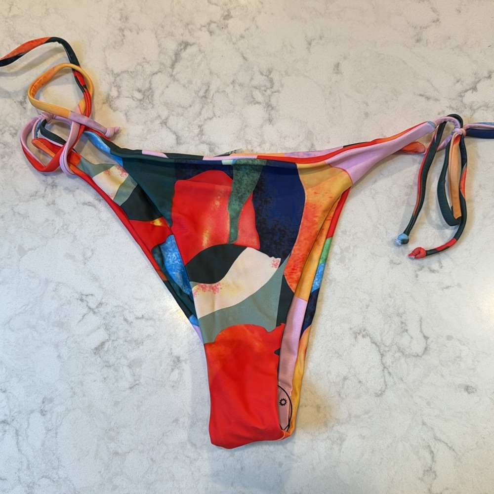Amazon String Bikini - Picture 2 of 3
